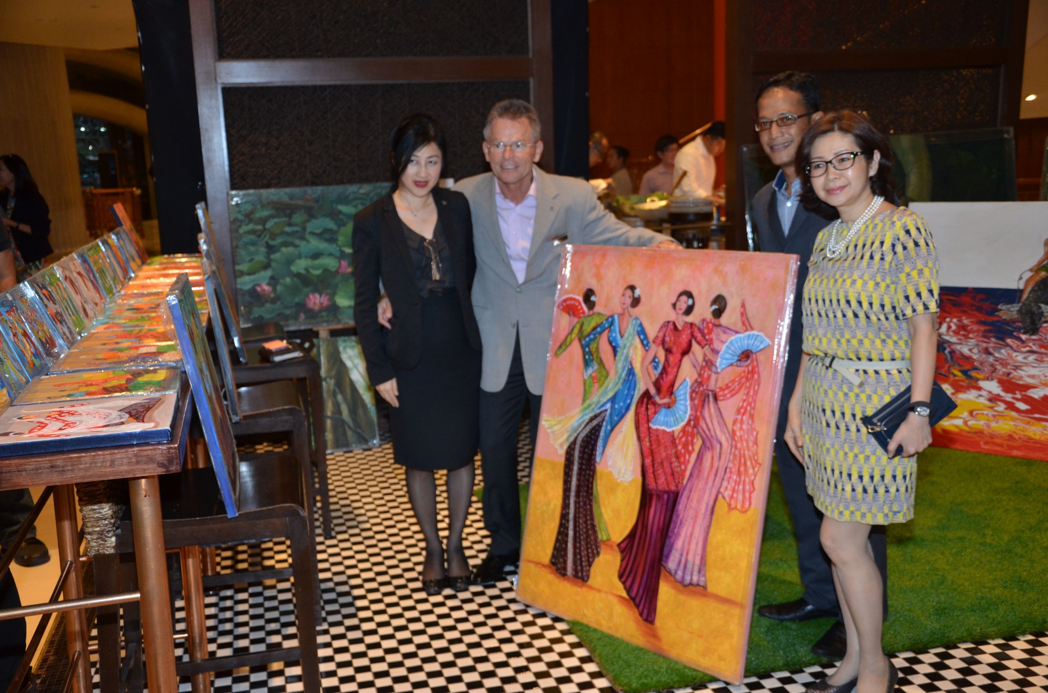 Visit some artists at Renansance hotel